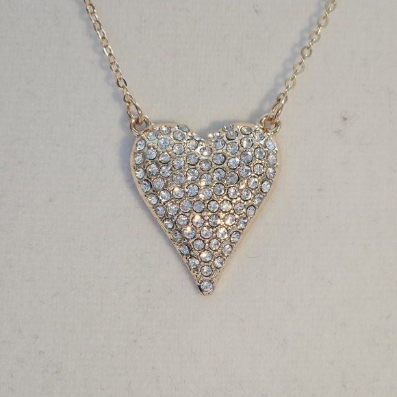 NWT Gold tone Heart Pendant Necklace. - Picture 2 of 7